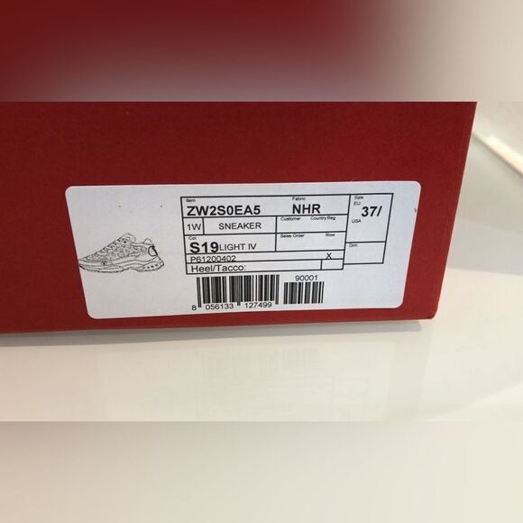 Valentino Garavani Sneakers - Picture 8 of 9